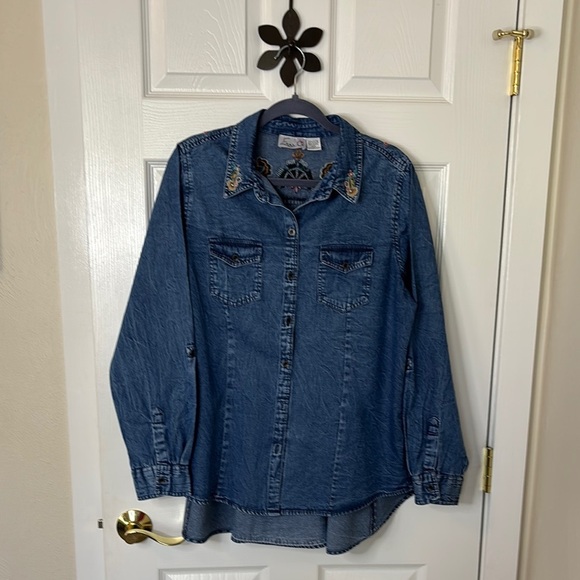 Emma G Embroidered Denim Button-Up Shirt with Skirttail Back Hemline Size Lg - Picture 1 of 9